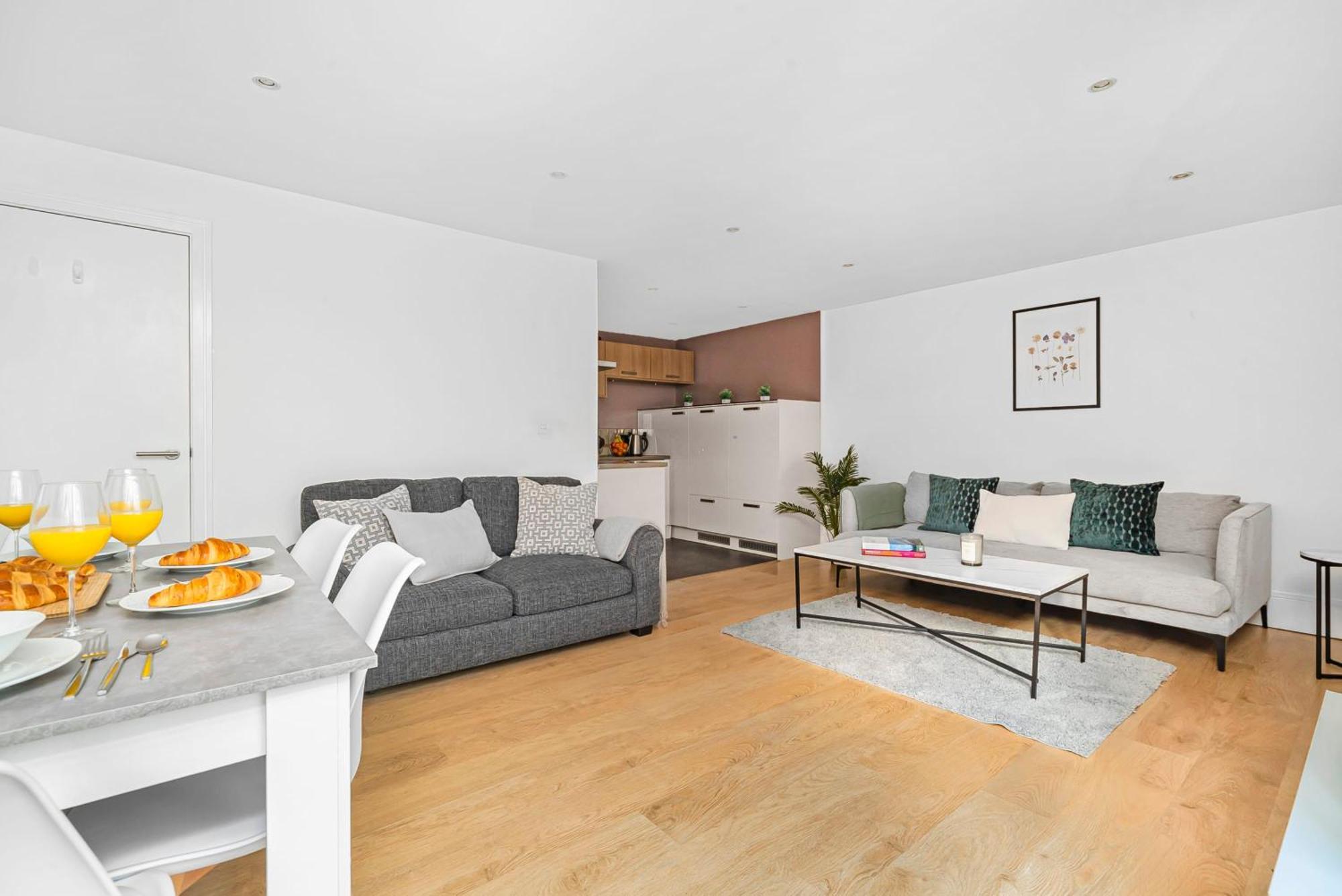 King'S Cross - 2Br With Terrace - Cityapartmentstay Londra Dış mekan fotoğraf